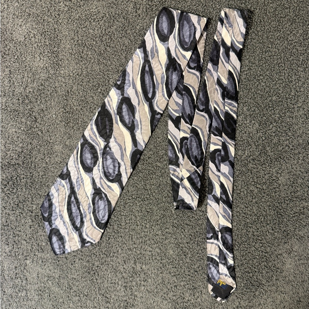J Blades & Co Abstract Patterned Silk Tie‎ in Black and Gray